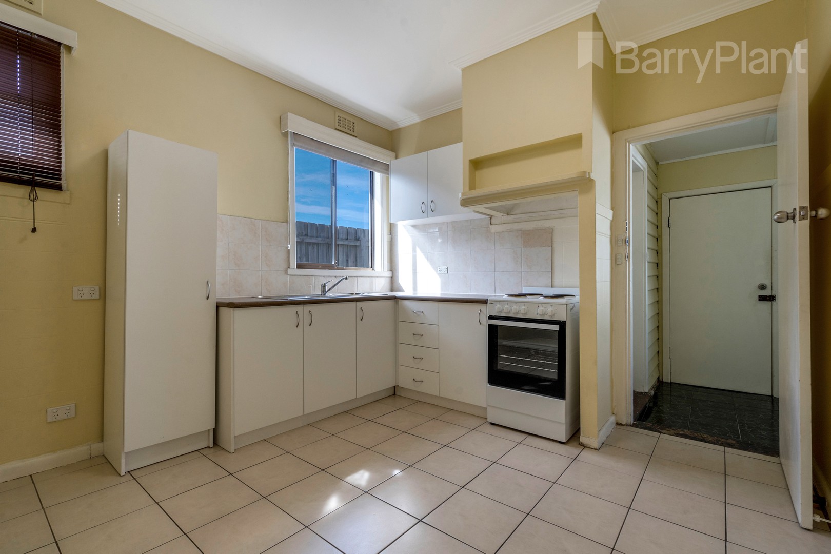 10 McCrae Street, Reservoir, VIC 3073, Reservoir - Thumbnail 3