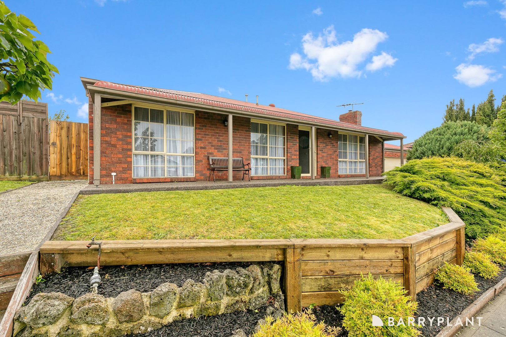 10 McInnes Court, Pakenham, VIC 3810, Pakenham - Thumbnail 2