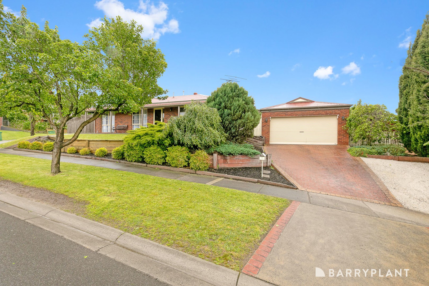 10 McInnes Court, Pakenham, VIC 3810, Pakenham - Thumbnail 3