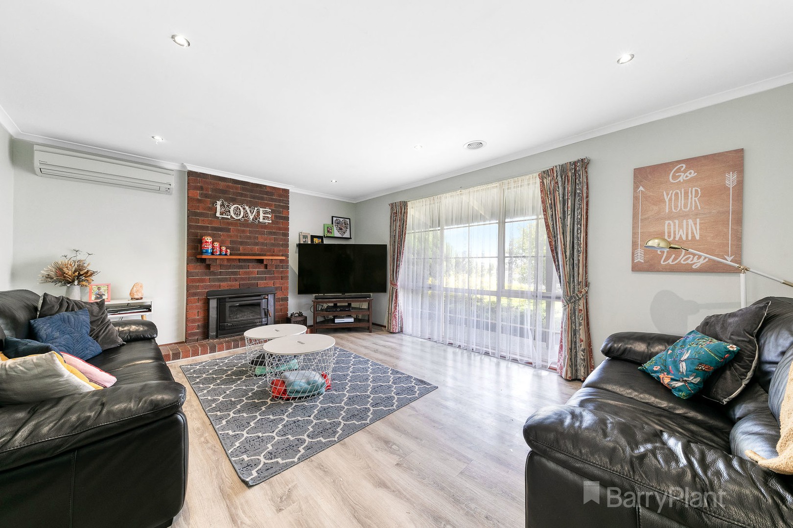 10 McInnes Court, Pakenham, VIC 3810 - Thumbnail 2 - 05/11/2021