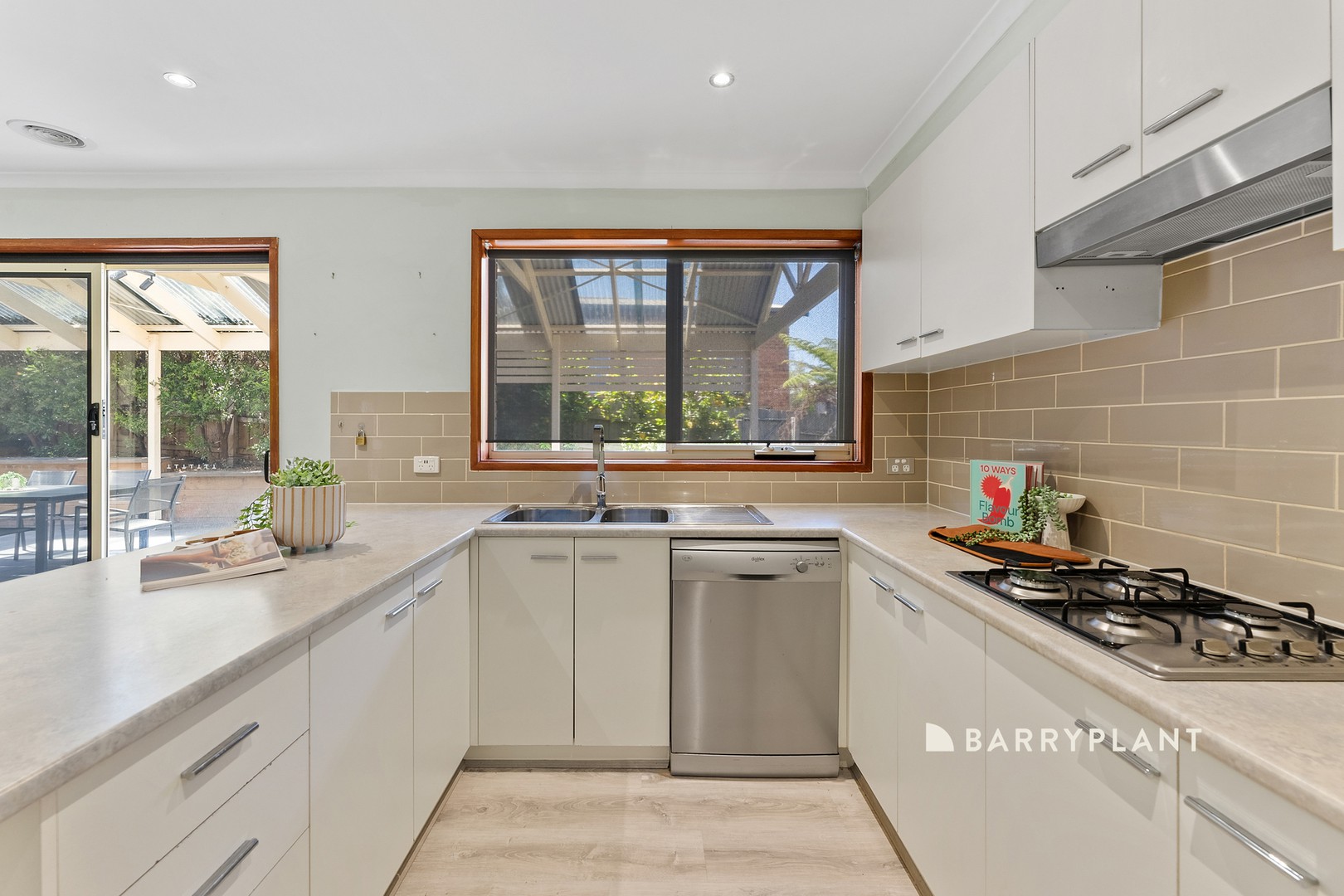 10 Mcinnes Court, Pakenham, VIC 3810, Pakenham - Thumbnail 7