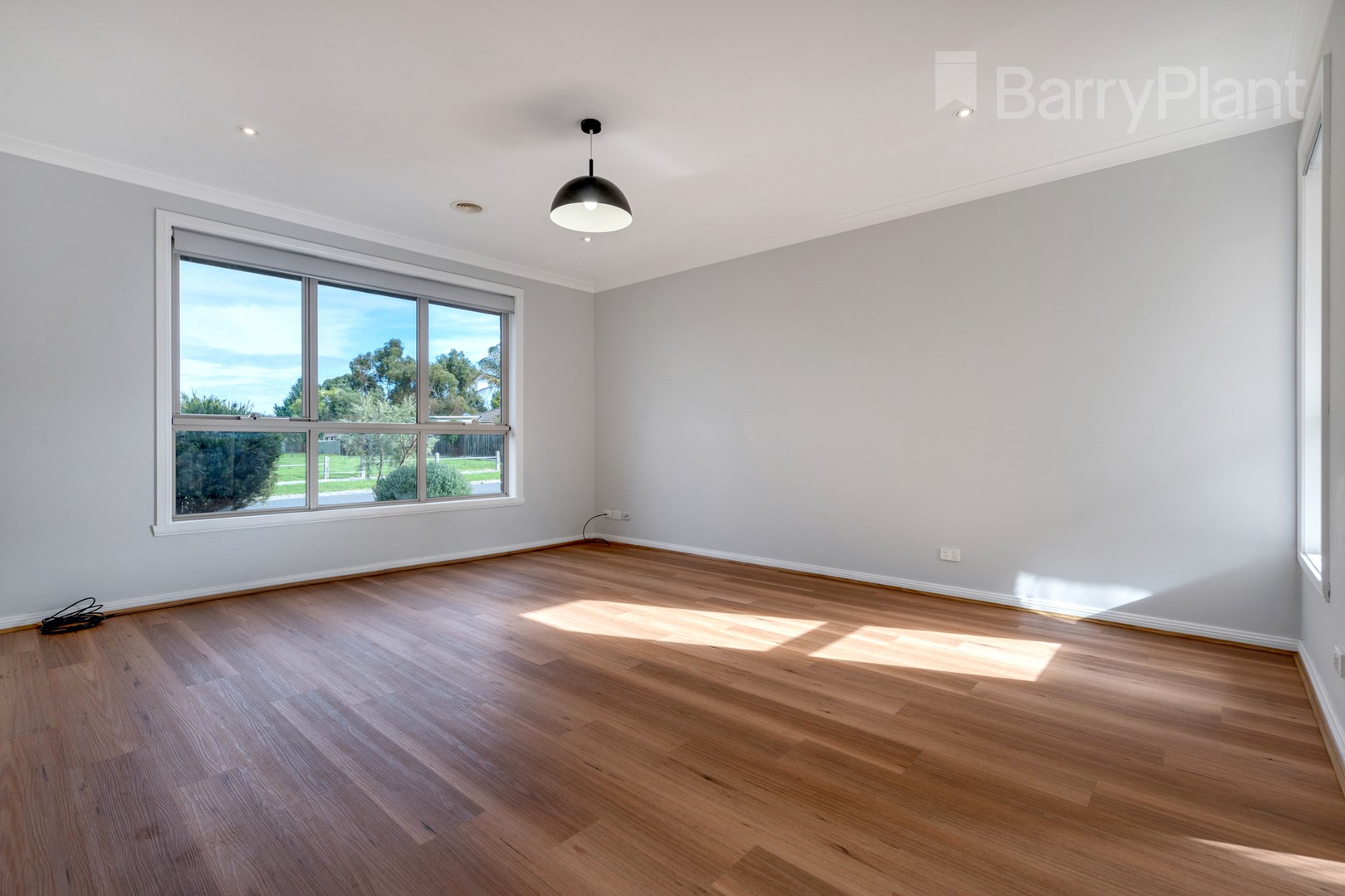 10 McMahon Road, Reservoir, VIC 3073 - Thumbnail 2 - 14/06/2023