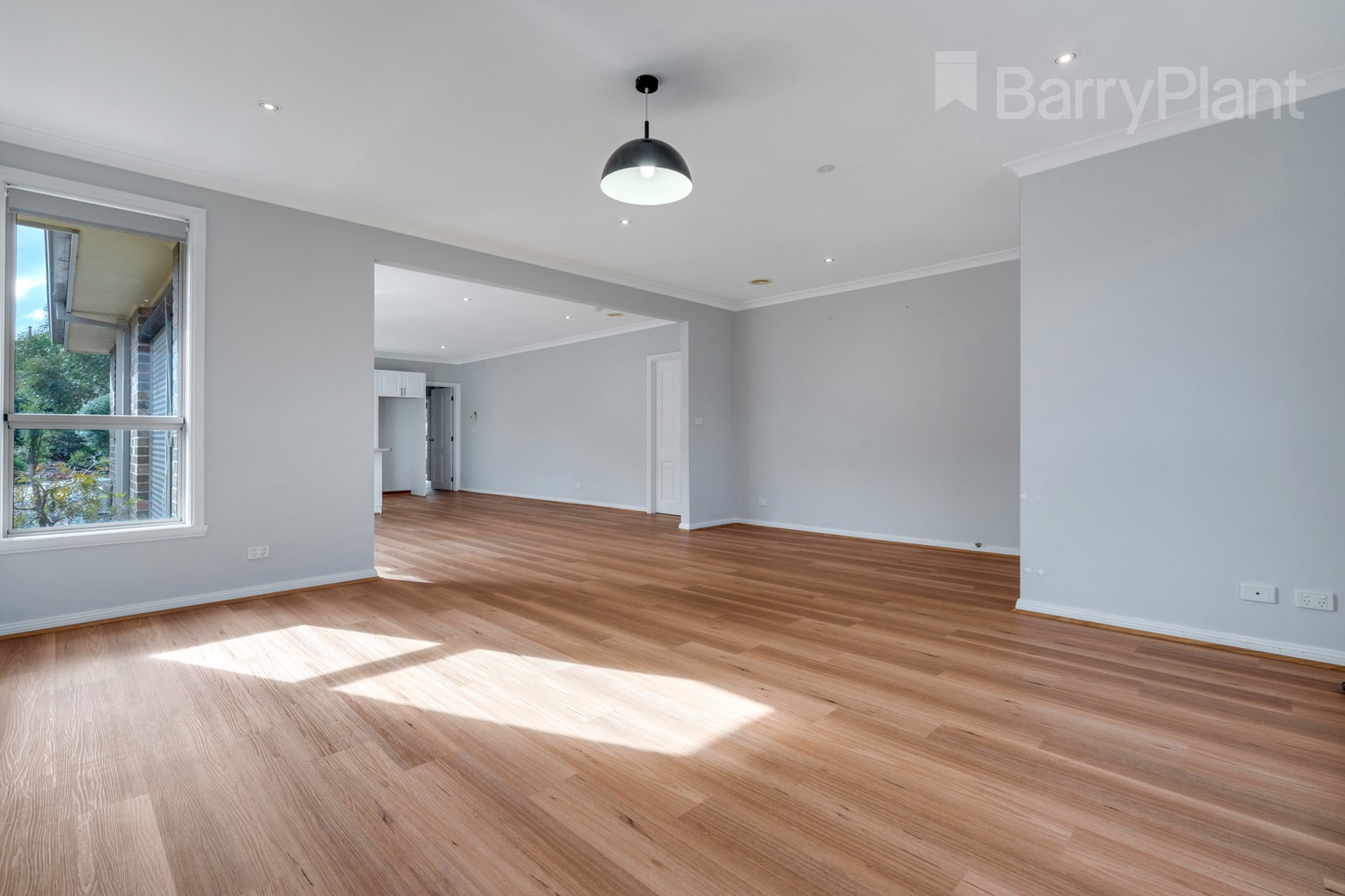10 McMahon Road, Reservoir, VIC 3073, Reservoir - Thumbnail 4