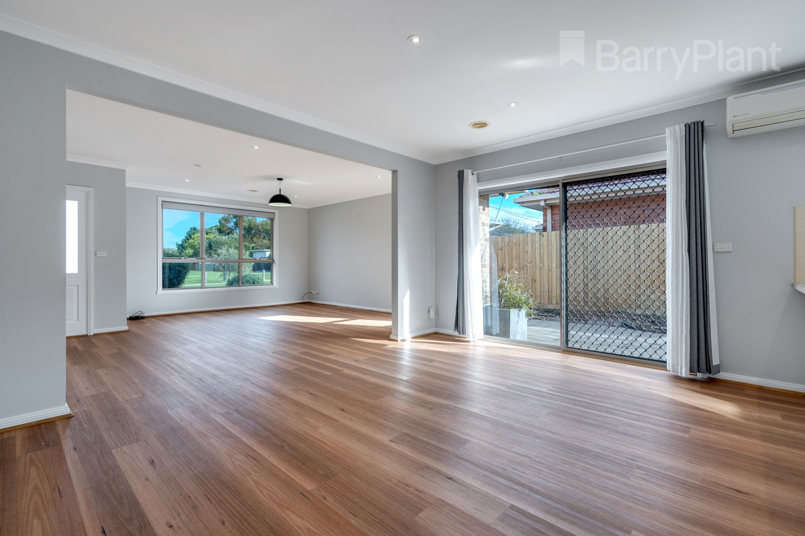 10 McMahon Road, Reservoir, VIC 3073, Reservoir - Thumbnail 5