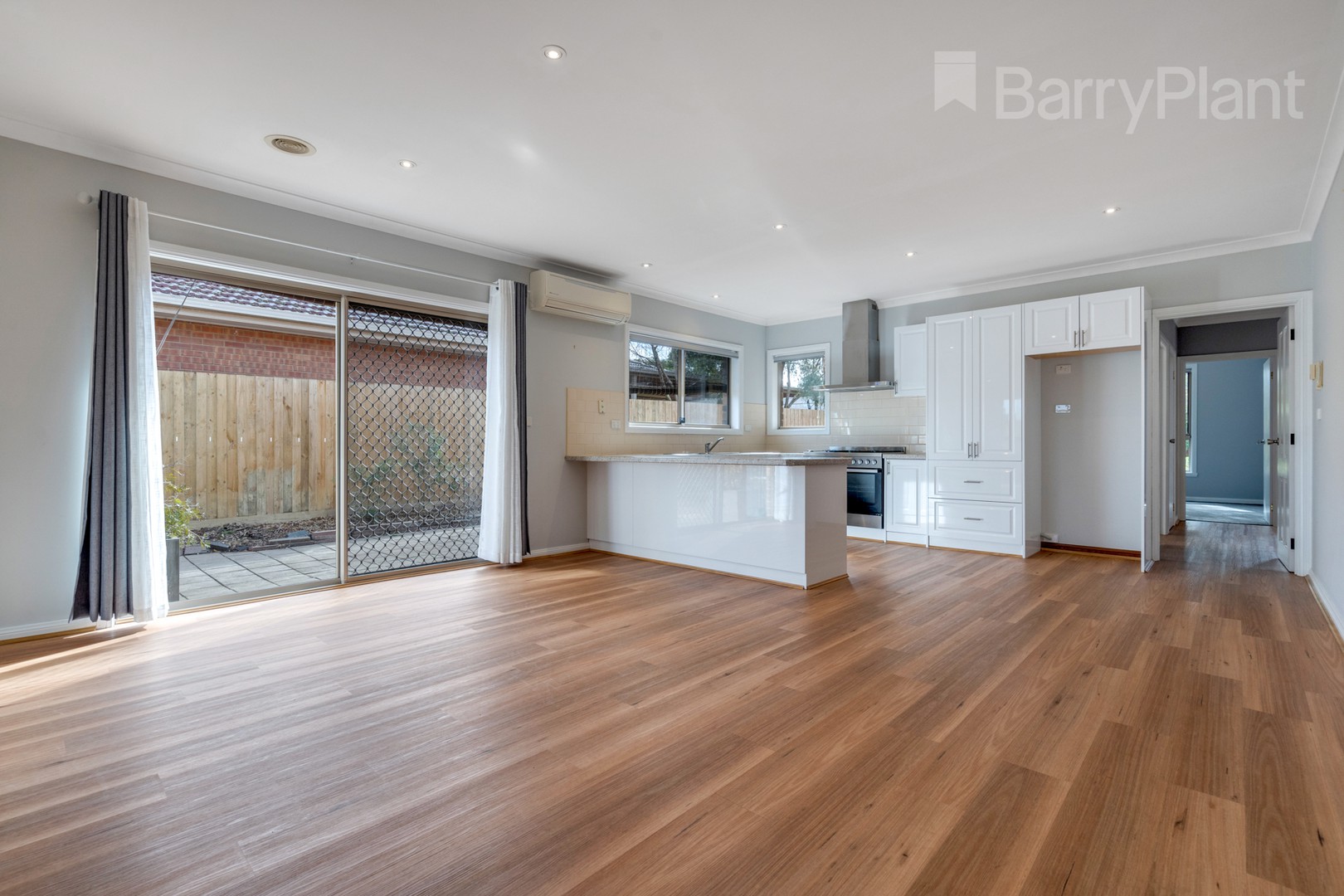 10 McMahon Road, Reservoir, VIC 3073, Reservoir - Thumbnail 6
