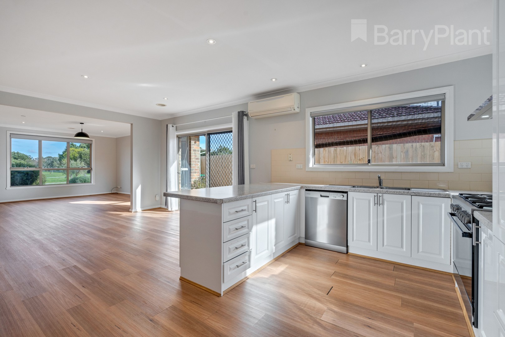 10 McMahon Road, Reservoir, VIC 3073, Reservoir - Thumbnail 7