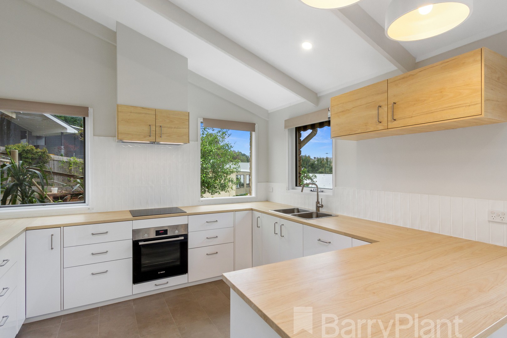 10 Meadow Court, Wandin North, VIC 3139, Wandin North - Thumbnail 2