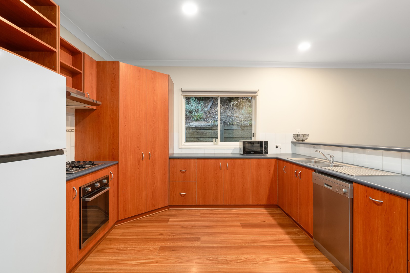 10 Mercia Close, Highton, VIC 3216, Highton - Thumbnail 2