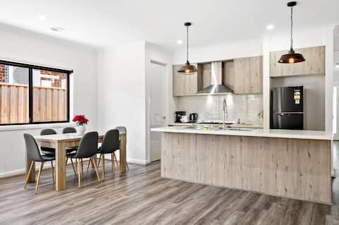 10 Messina Street, Fraser Rise, VIC 3336 - Thumbnail 2 - 05/06/2026