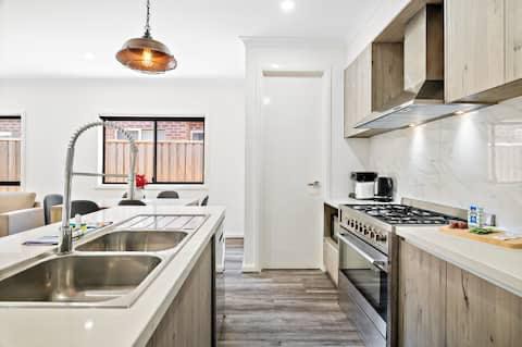 10 Messina Street, Fraser Rise, VIC 3336, Fraser Rise - Thumbnail 3