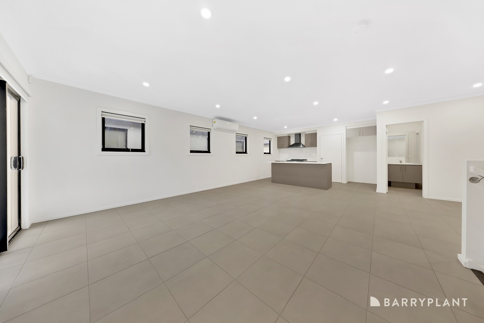 10 Midnight Circuit, South Morang, VIC 3752, South Morang - Thumbnail 2