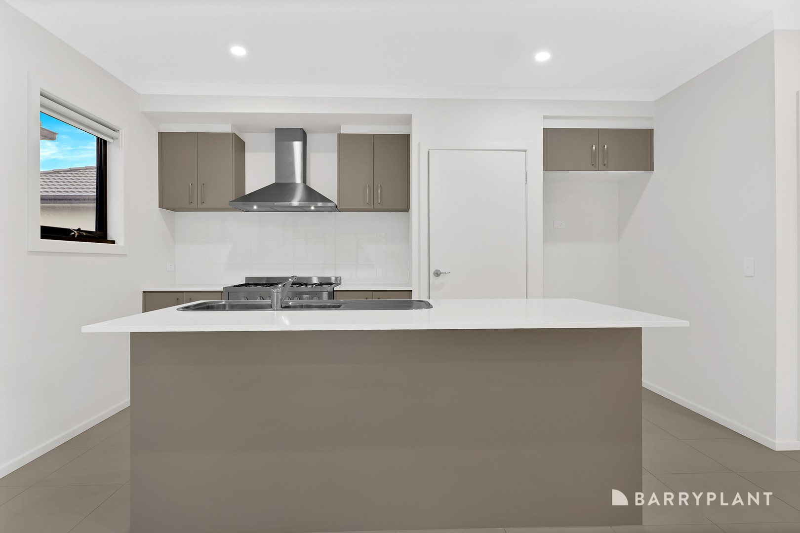 10 Midnight Circuit, South Morang, VIC 3752, South Morang - Thumbnail 4