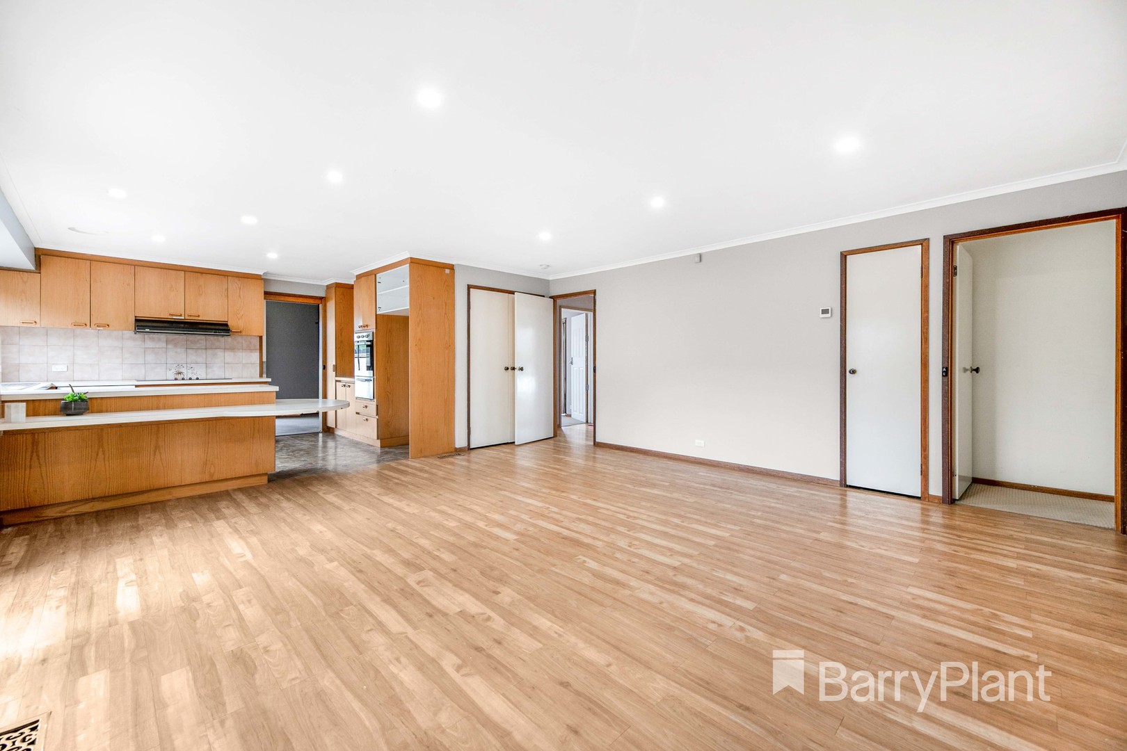10 Milbrey Close, Wantirna South, VIC 3152, Wantirna South - Thumbnail 2