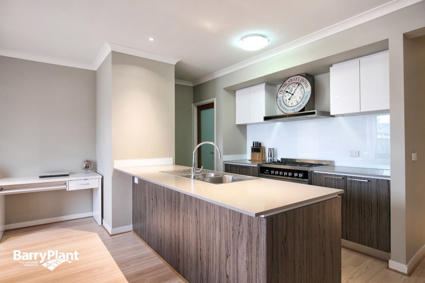 10 Millicent Drive, Craigieburn, VIC 3064 - Thumbnail 2 - 29/11/2021