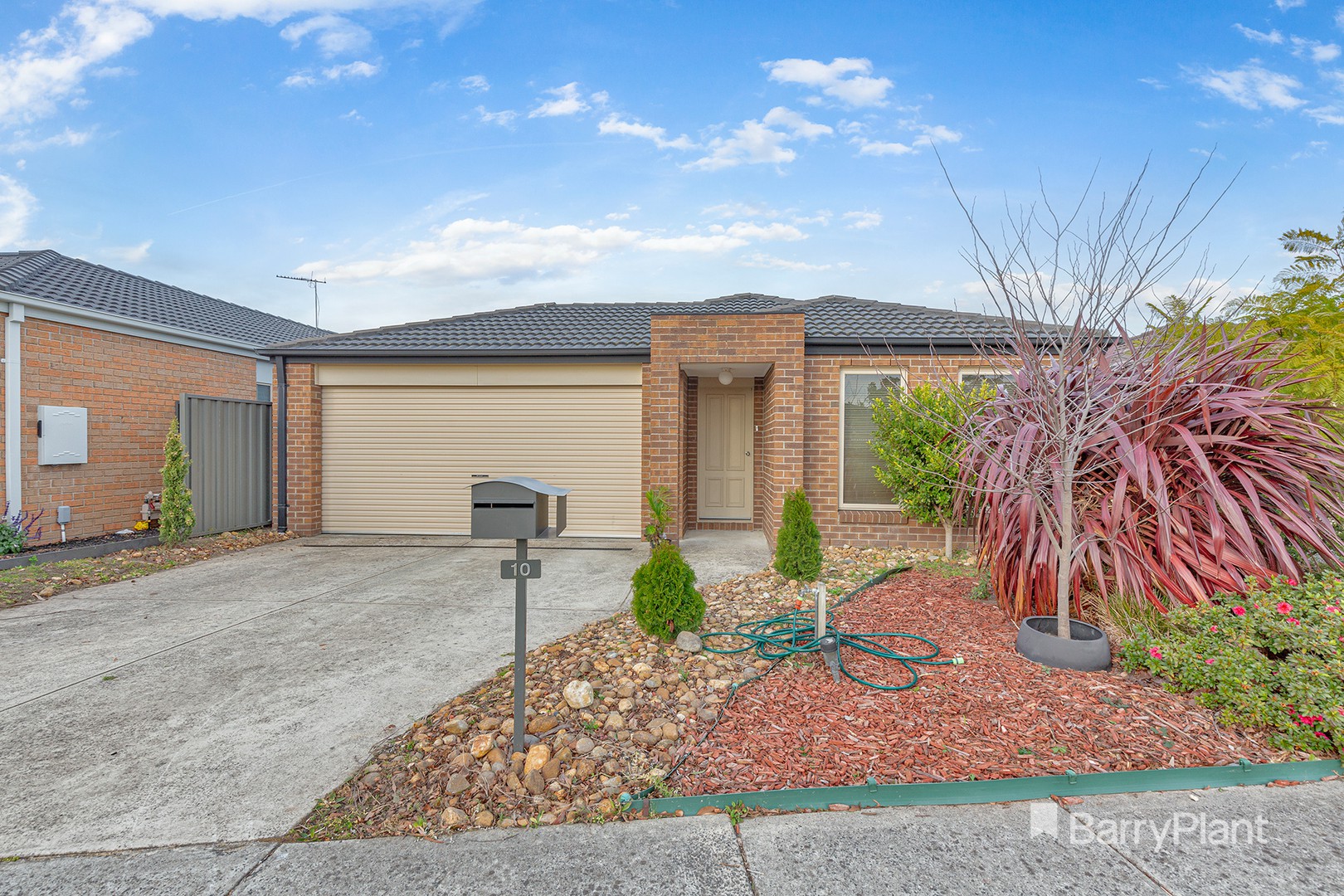 10 Mirabelle Street, Pakenham, VIC 3810, Pakenham - Thumbnail 2