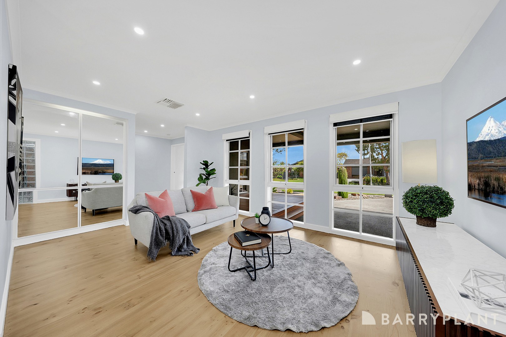 10 Mockridge Drive, Mill Park, VIC 3082 - Thumbnail 2 - 02/10/2024