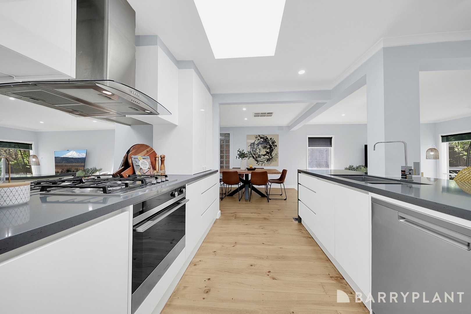10 Mockridge Drive, Mill Park, VIC 3082, Mill Park - Thumbnail 4