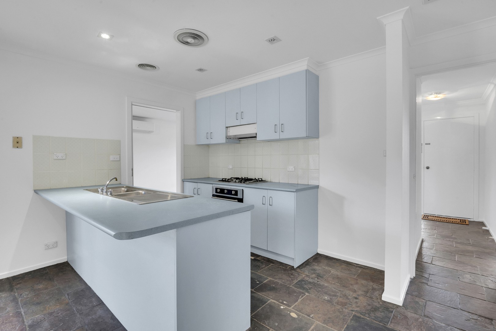 10 Molineux Way, Roxburgh Park, VIC 3064, Roxburgh Park - Thumbnail 2