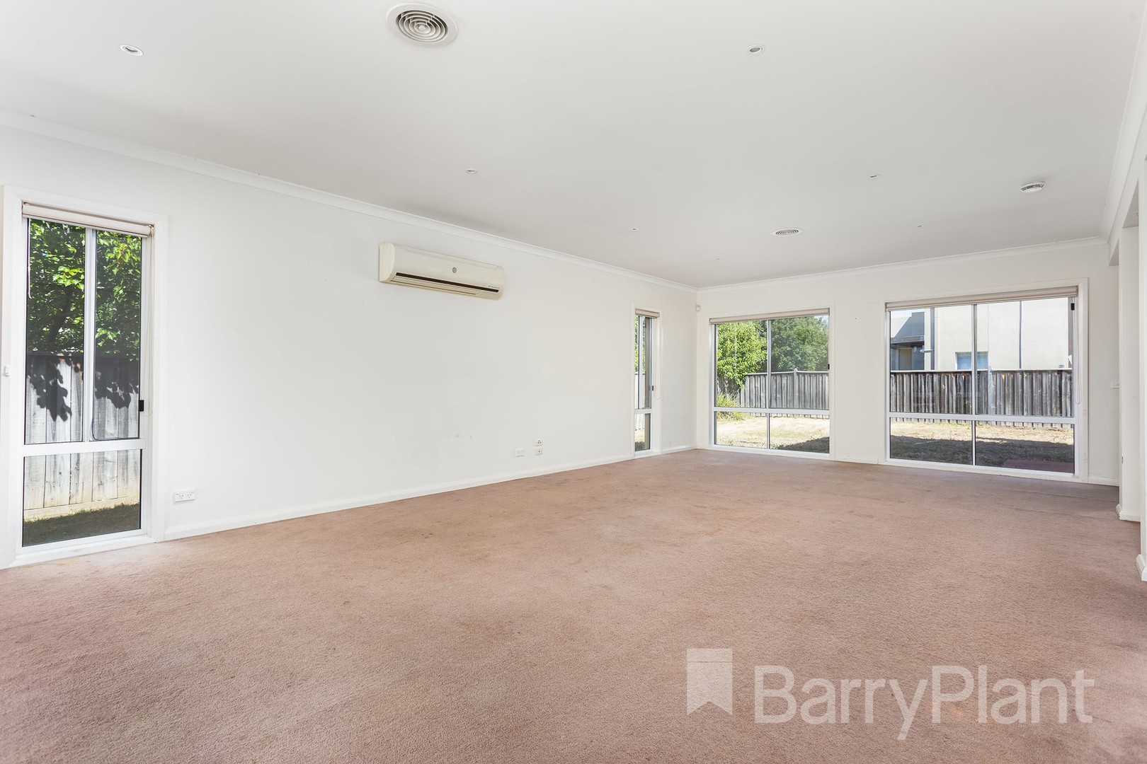 10 Montclair Street, Sanctuary Lakes, VIC 3030 - Thumbnail 1 - 30/05/2025