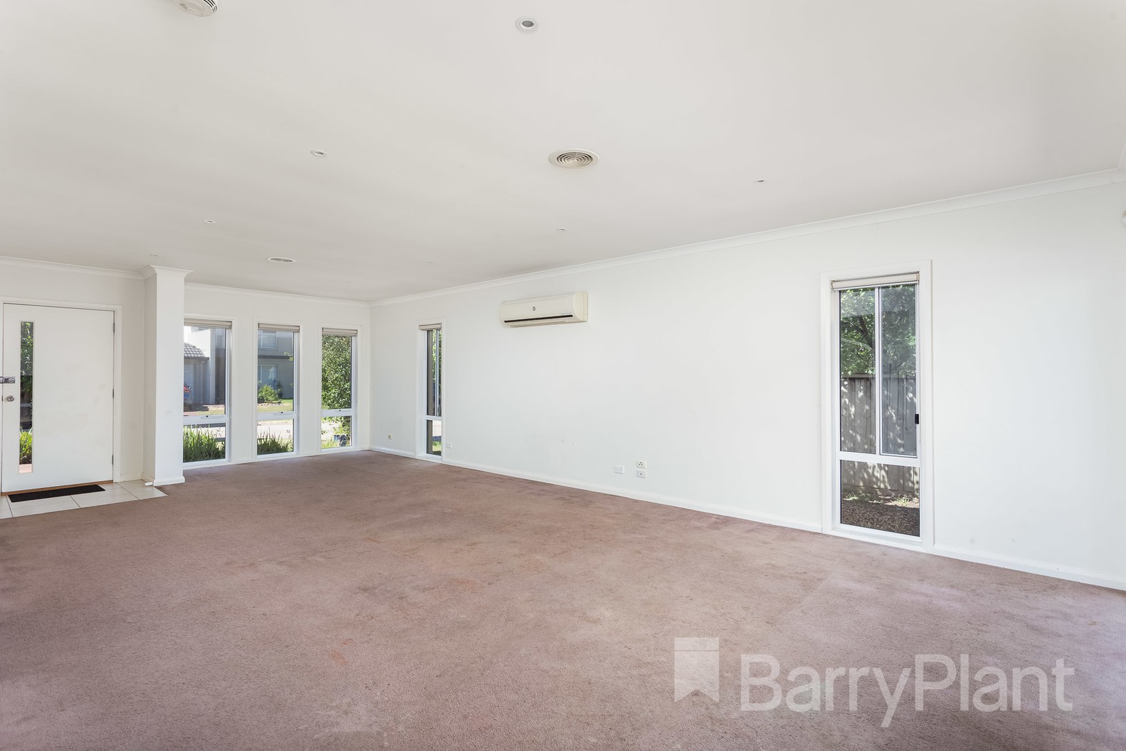 10 Montclair Street, Sanctuary Lakes, VIC 3030 - Thumbnail 2 - 30/05/2025