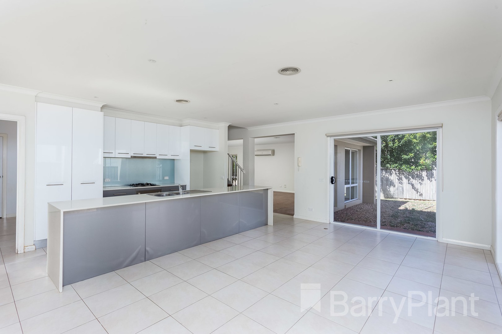 10 Montclair Street, Sanctuary Lakes, VIC 3030, Point Cook - Thumbnail 5