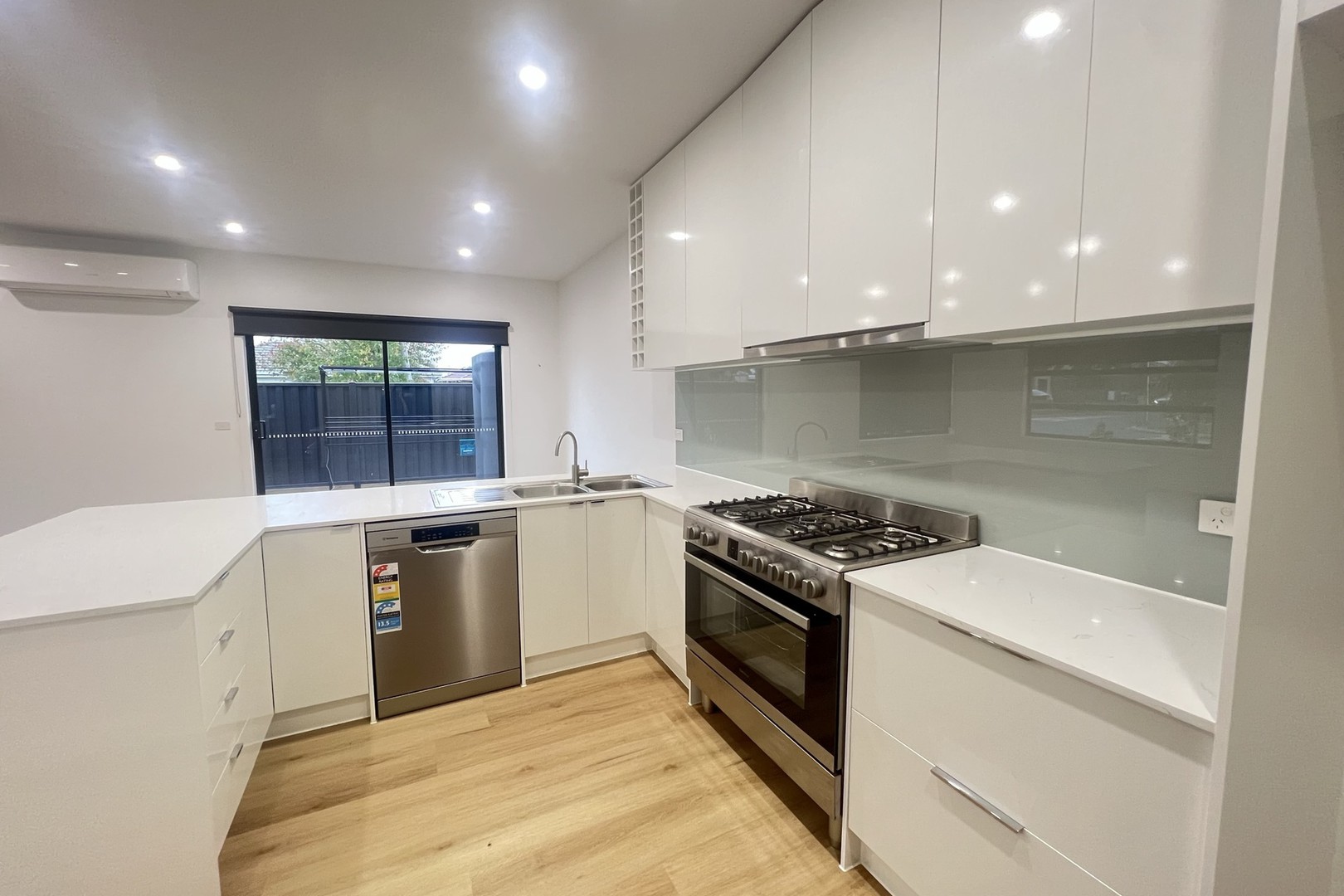 10 Munro Street, Lalor, VIC 3075 - Thumbnail 2 - 31/03/2026