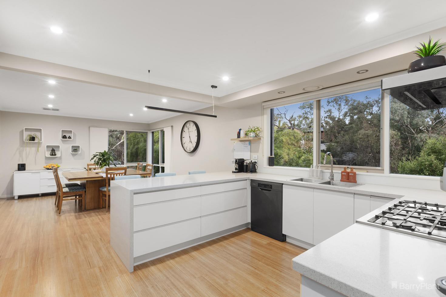 10 Nathan Road, Eltham, VIC 3095, Eltham - Thumbnail 4