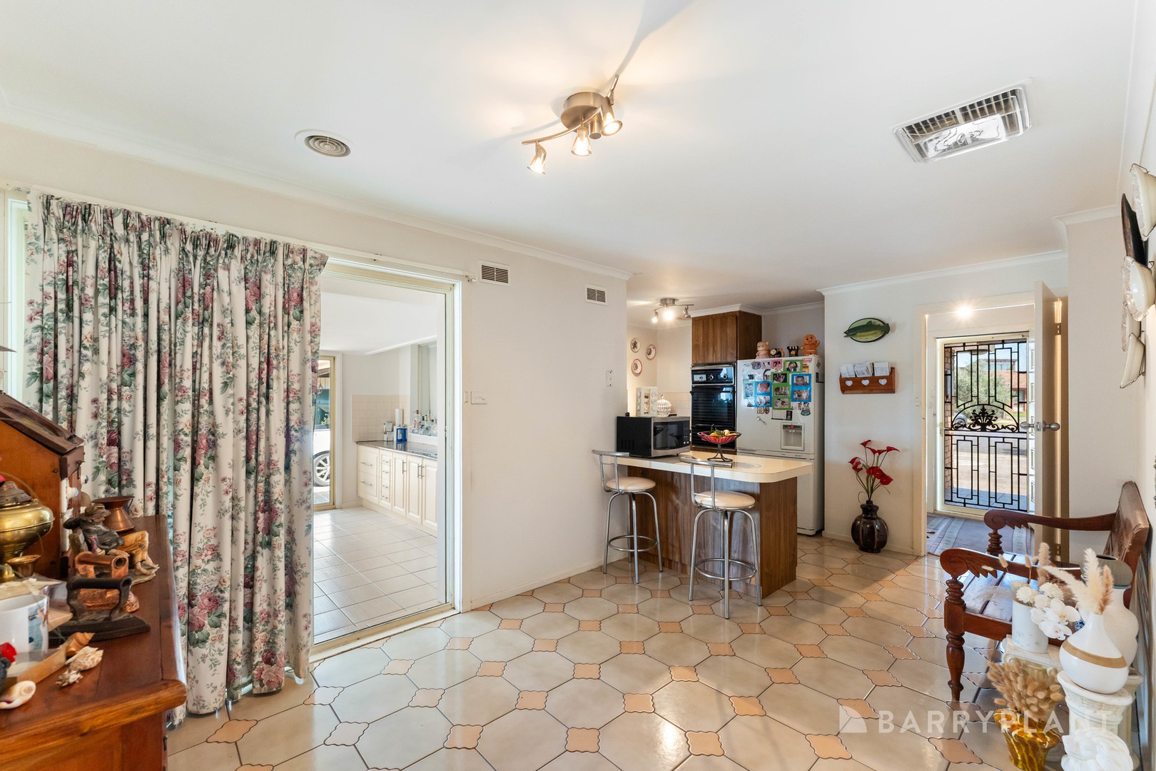 10 Newark Court, Albanvale, VIC 3021 - Thumbnail 2 - 08/10/2025