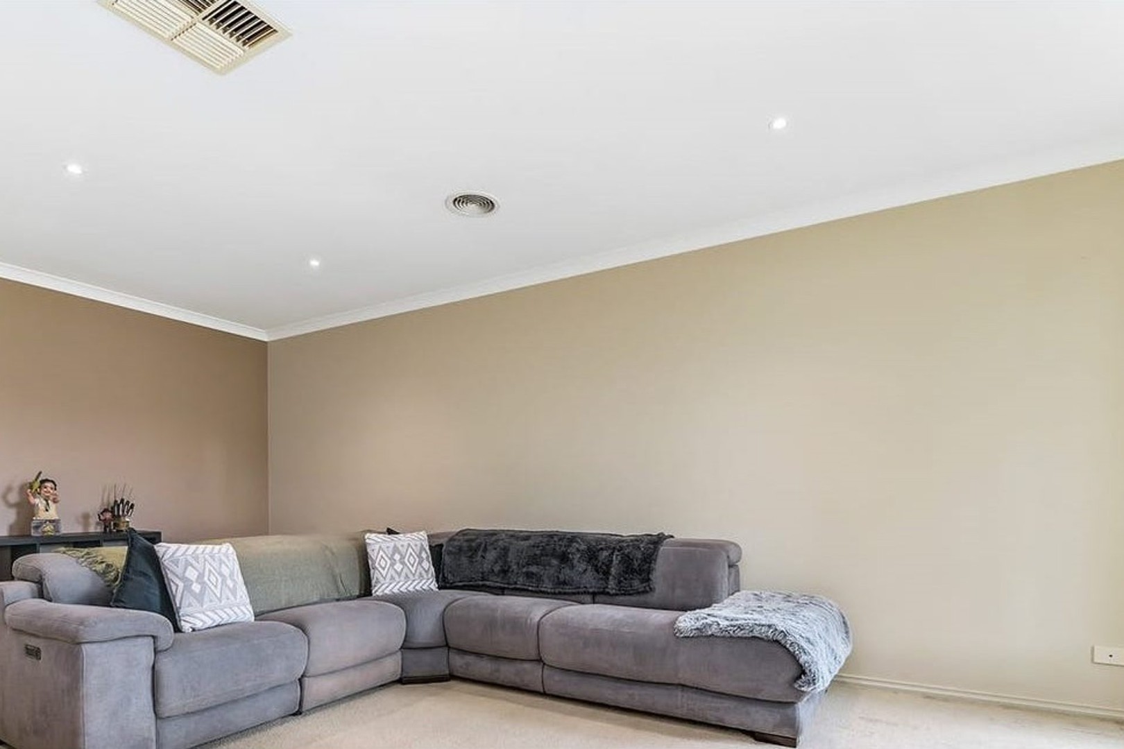 10 Norwich Drive, Berwick, VIC 3806 - Thumbnail 1 - 26/06/2024