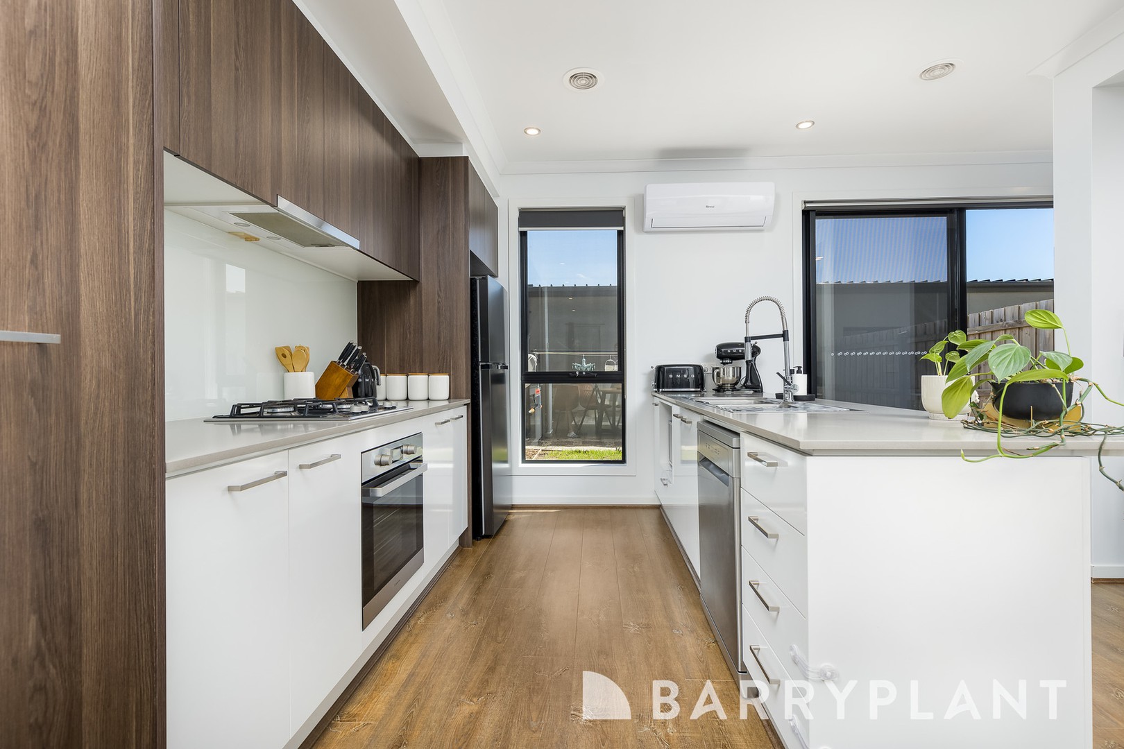 10 Nostrand Walk, Point Cook, VIC 3030, Point Cook - Thumbnail 5