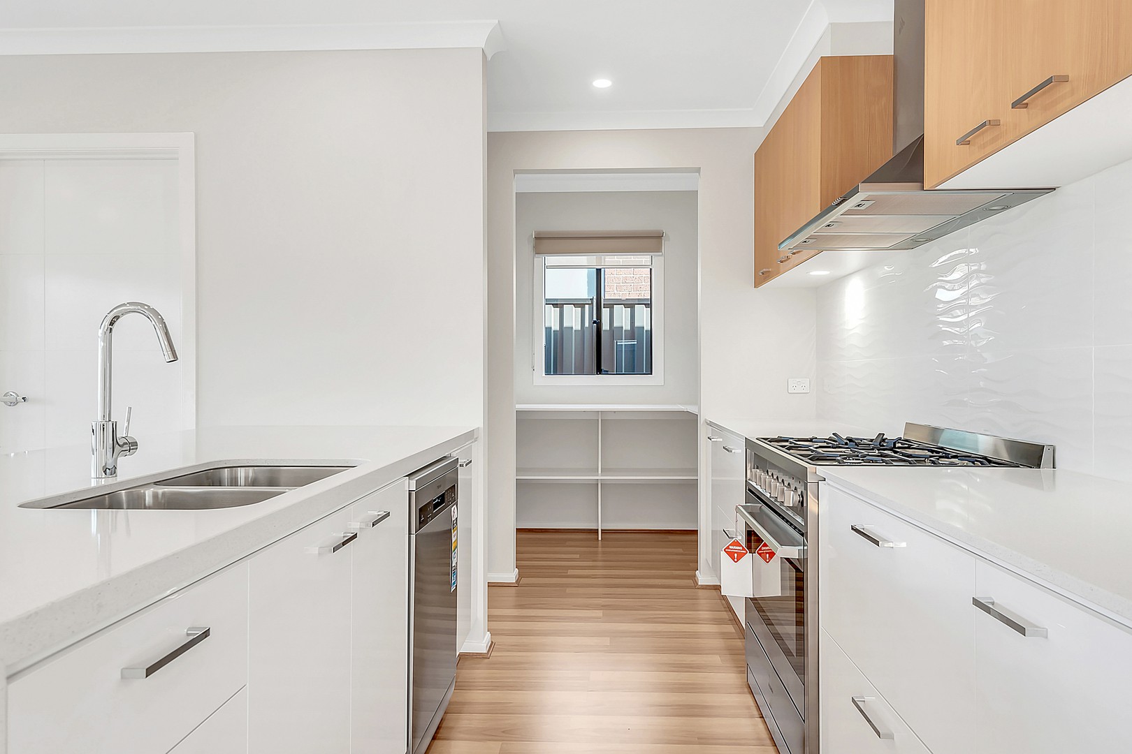 10 Octavio Street, Craigieburn, VIC 3064, Craigieburn - Thumbnail 2