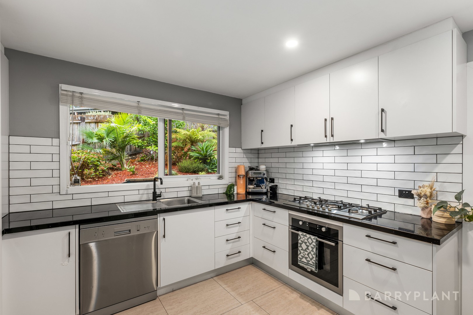 10 Omonia Drive, Badger Creek, VIC 3777 - Thumbnail 2 - 14/03/2024