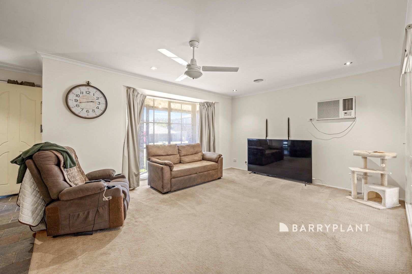 10 Osborn Grove, Pakenham, VIC 3810 - Thumbnail 2 - 10/03/2026