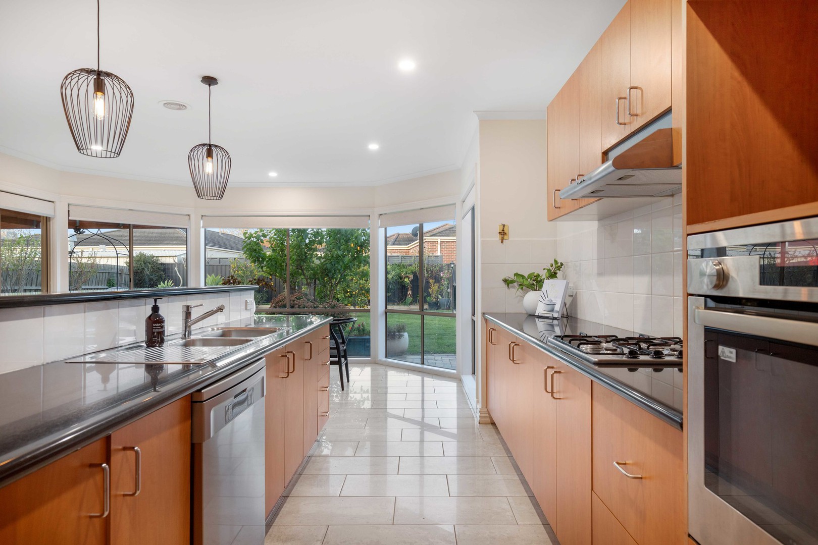10 Palmerston Crescent, Taylors Lakes, VIC 3038, Taylors Lakes - Thumbnail 6