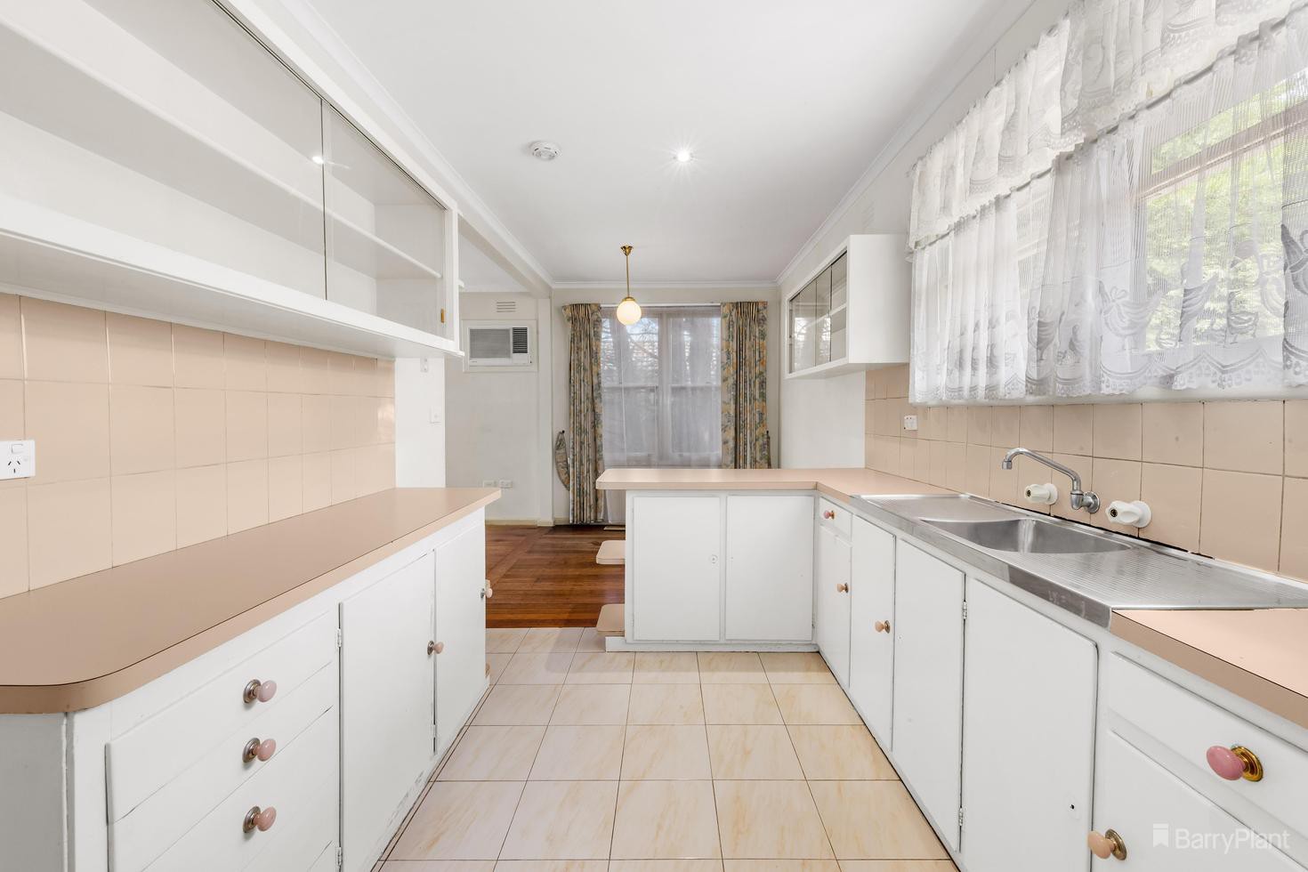 10 Panfield Avenue, Ringwood, VIC 3134, Ringwood - Thumbnail 3