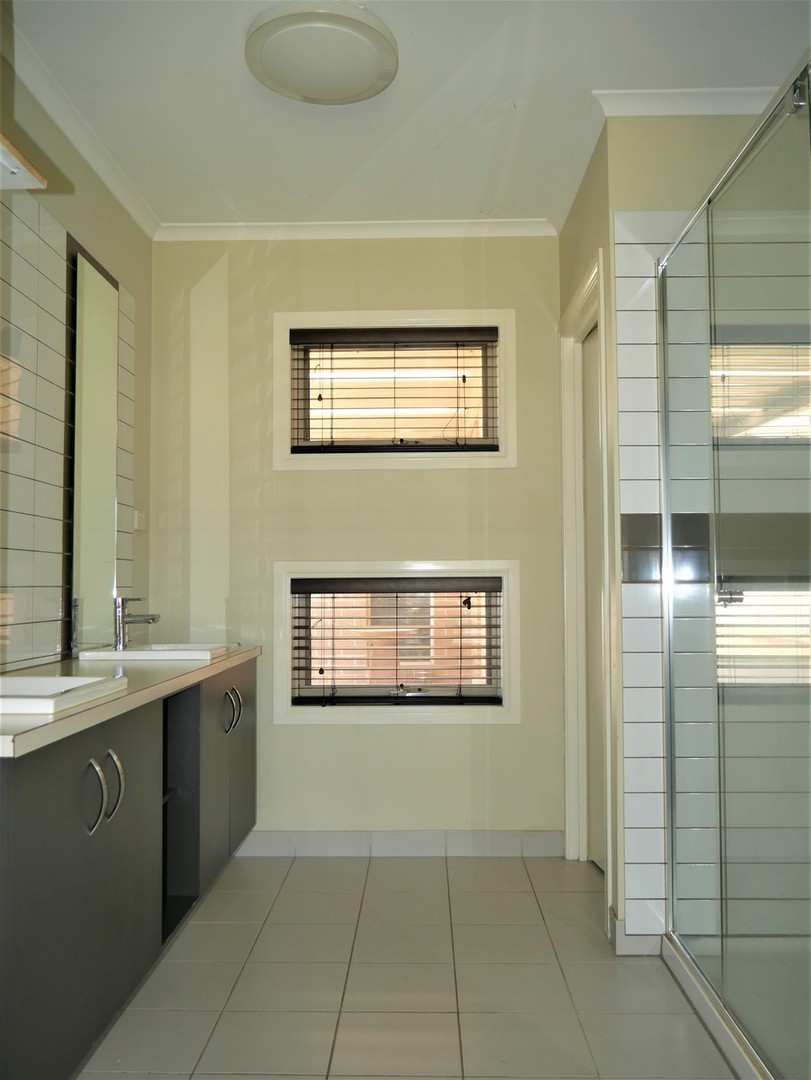 10 Paperbark Drive, Brookfield, VIC 3338, Brookfield - Thumbnail 3