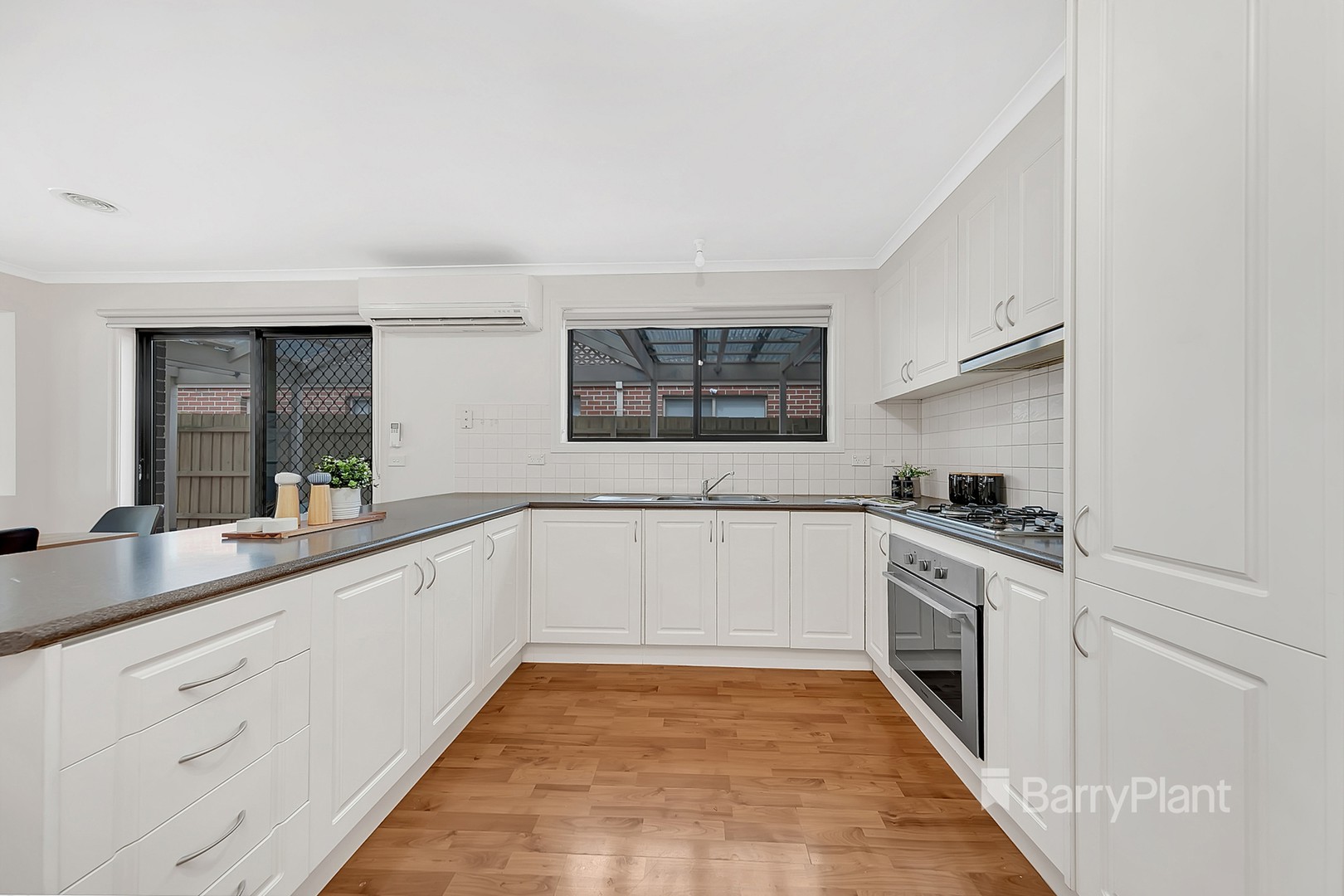 10 Parkside View, South Morang, VIC 3752, South Morang - Thumbnail 3