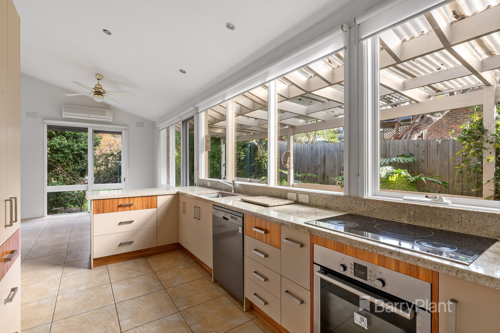 10 Peachwood Rise, Doncaster East, VIC 3109, Doncaster East - Thumbnail 3