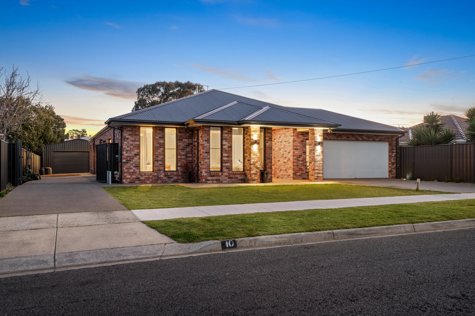 10 Pine Avenue, North Shore, VIC 3214, North Shore - Thumbnail 2