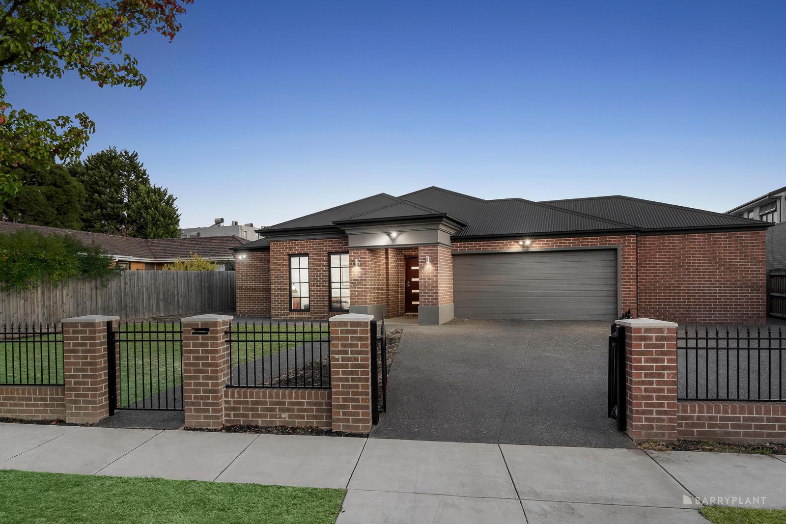 10 Pine Way, Doncaster East, VIC 3109 - Thumbnail 2 - 14/05/2025