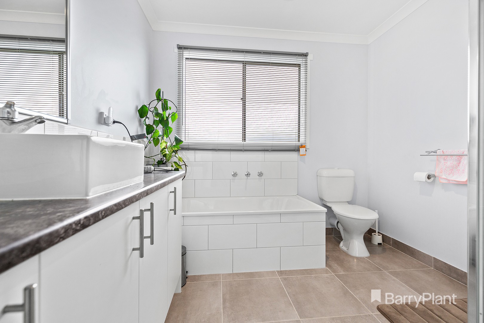 10 Powell Place, Pakenham, VIC 3810, Pakenham - Thumbnail 8
