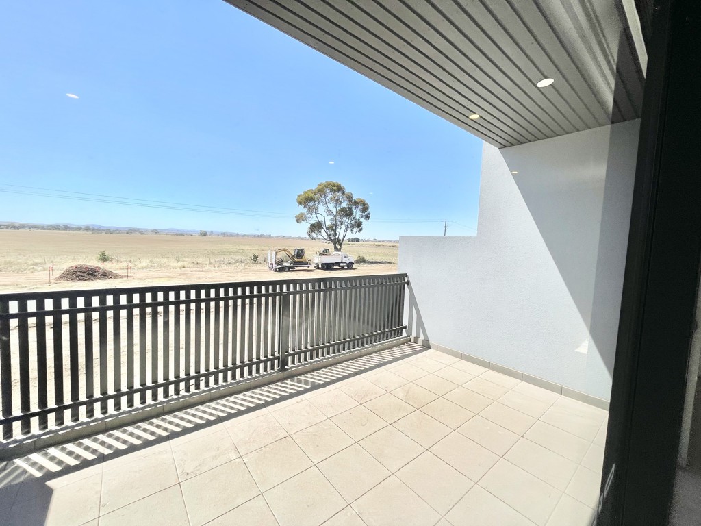 10 Pretty Walk, Fraser Rise, VIC 3336 - Thumbnail 2 - 31/01/2025