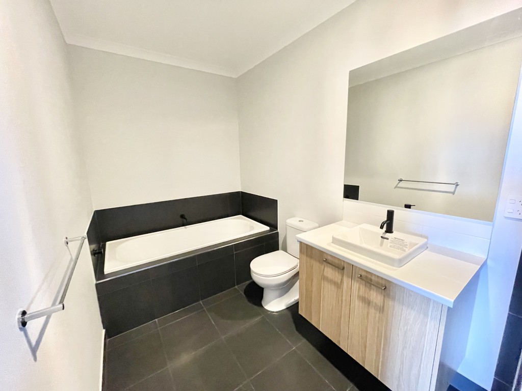 10 Pretty Walk, Fraser Rise, VIC 3336, Fraser Rise - Thumbnail 6