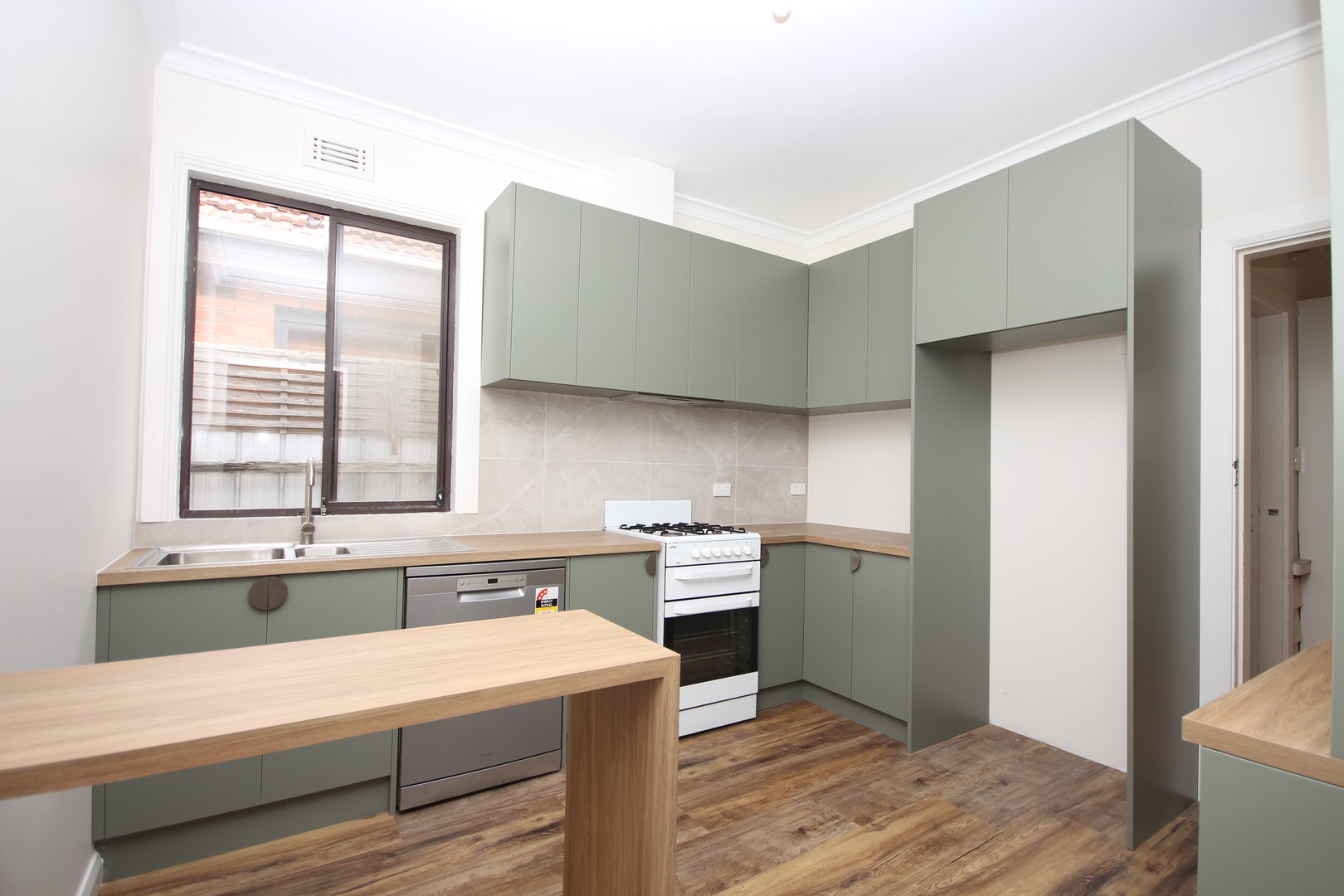 10 Raven Street, Geelong West, VIC 3218, Geelong West - Thumbnail 2