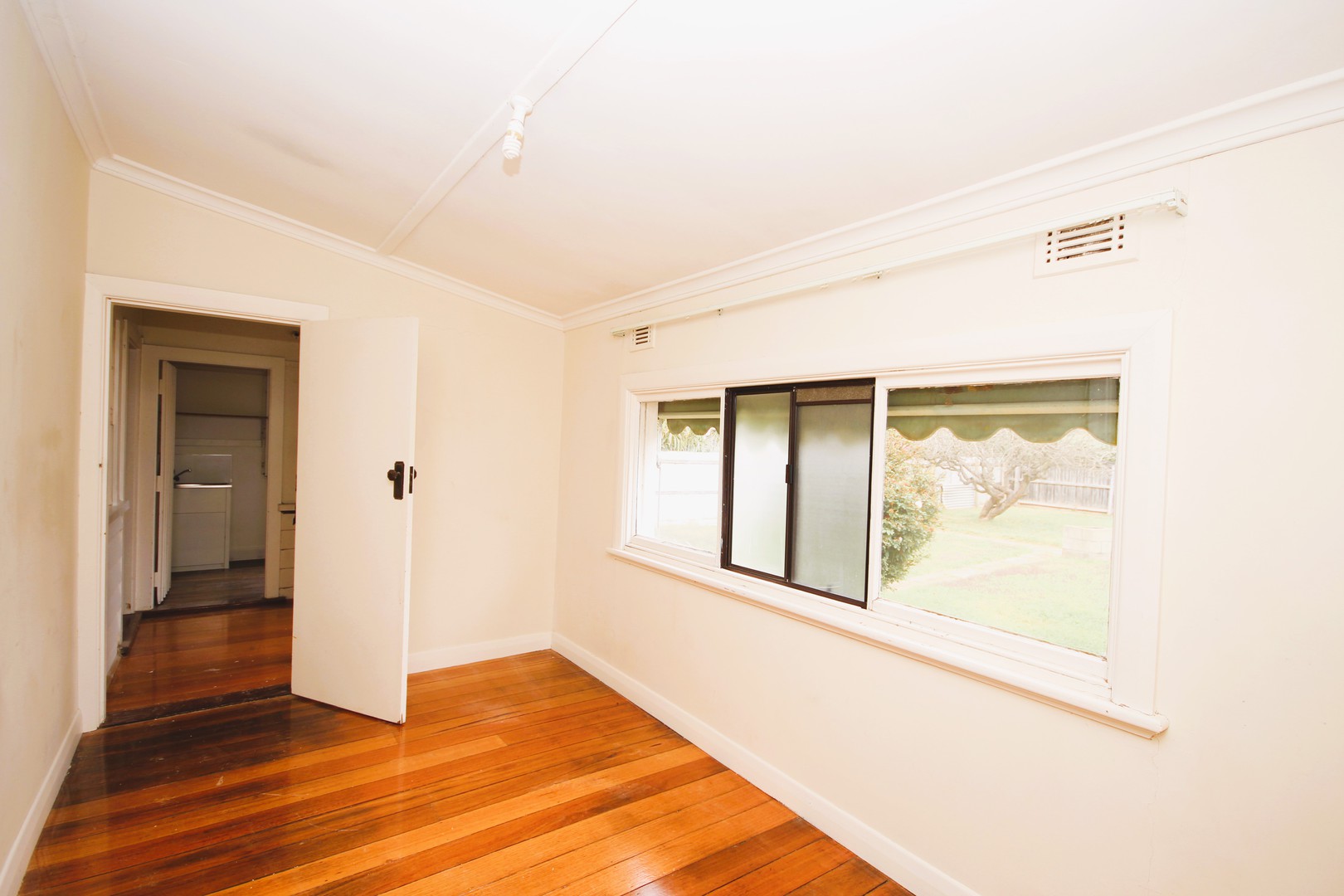 10 Raven Street, Geelong West, VIC 3218, Geelong West - Thumbnail 8