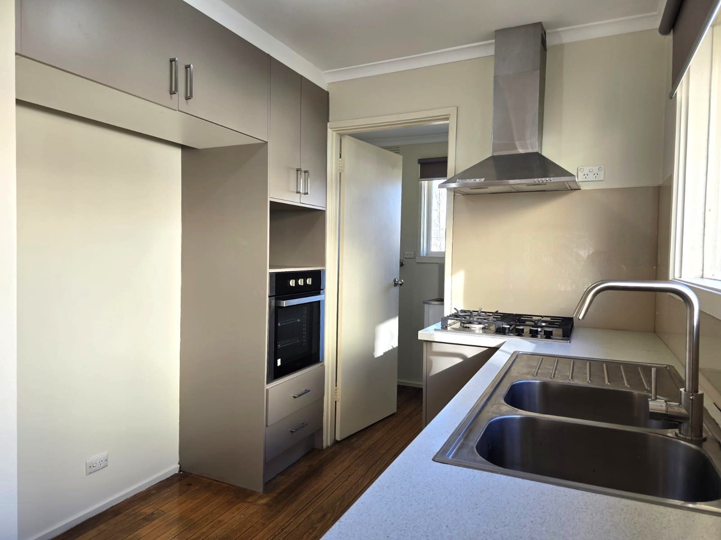 10 Revell Crescent, St Albans, VIC 3021 - Thumbnail 1 - 22/07/2025