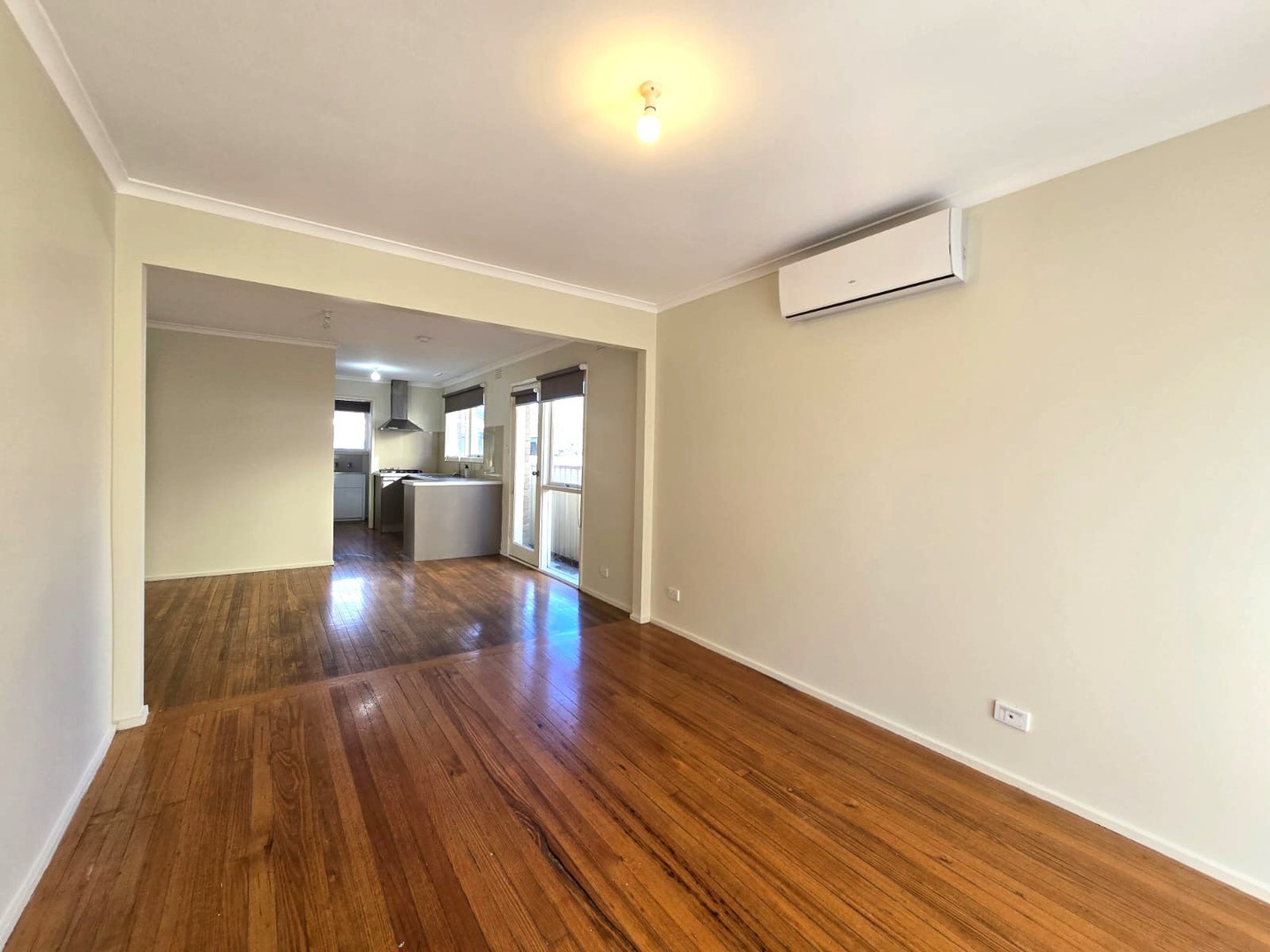 10 Revell Crescent, St Albans, VIC 3021 - Thumbnail 2 - 22/07/2025
