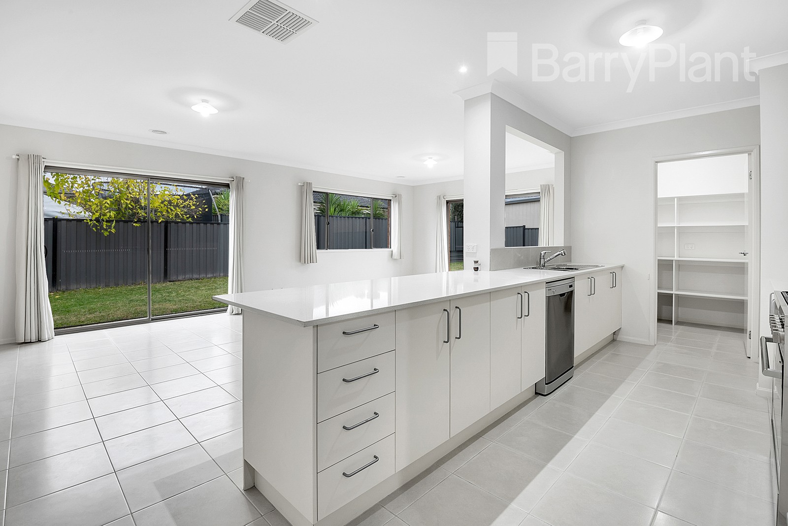 10 Rockwall Drive, Craigieburn, VIC 3064, Craigieburn - Thumbnail 3