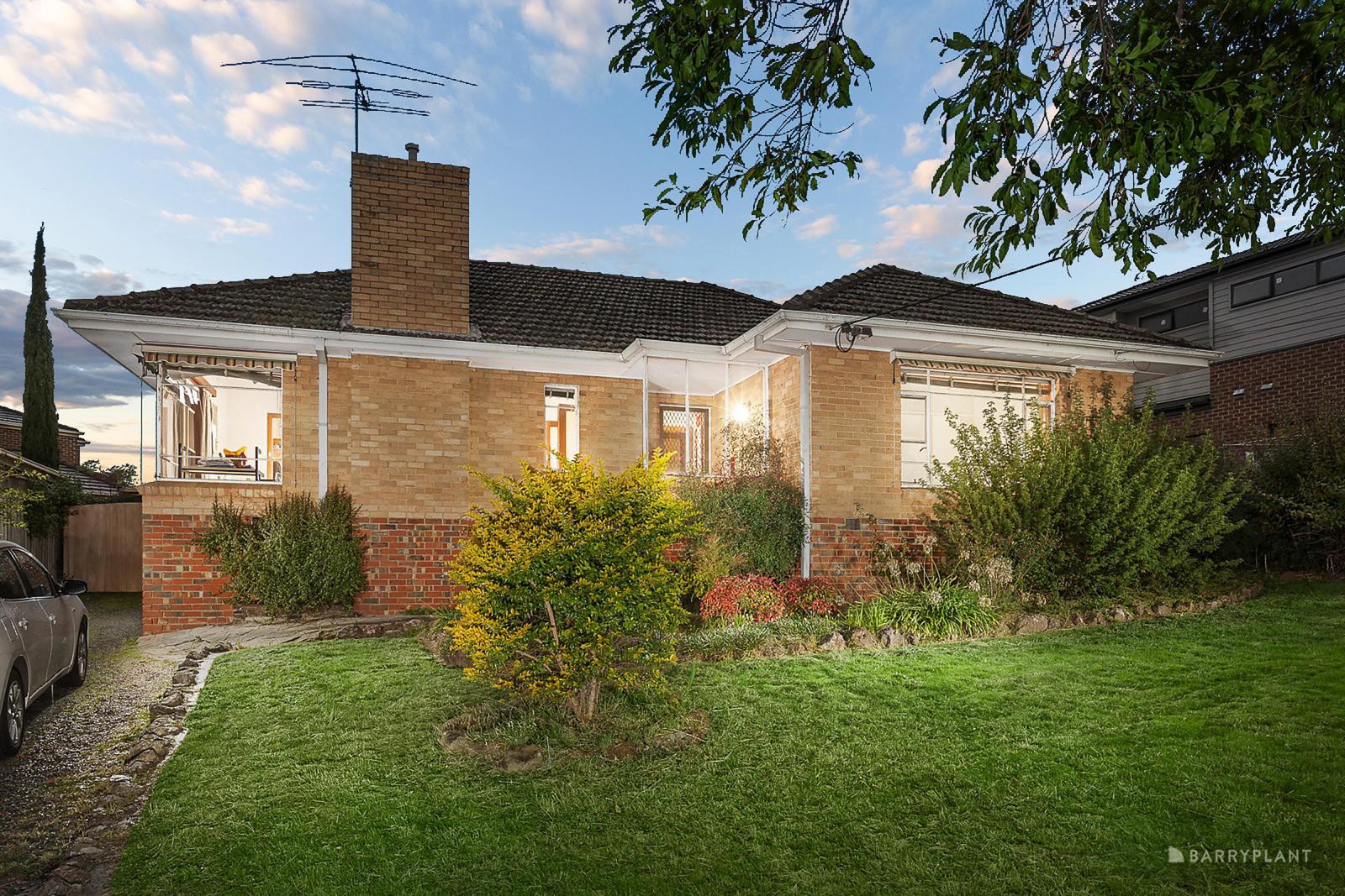 10 Ruda Street, Doncaster, VIC 3108 - Thumbnail 2 - 08/11/2024