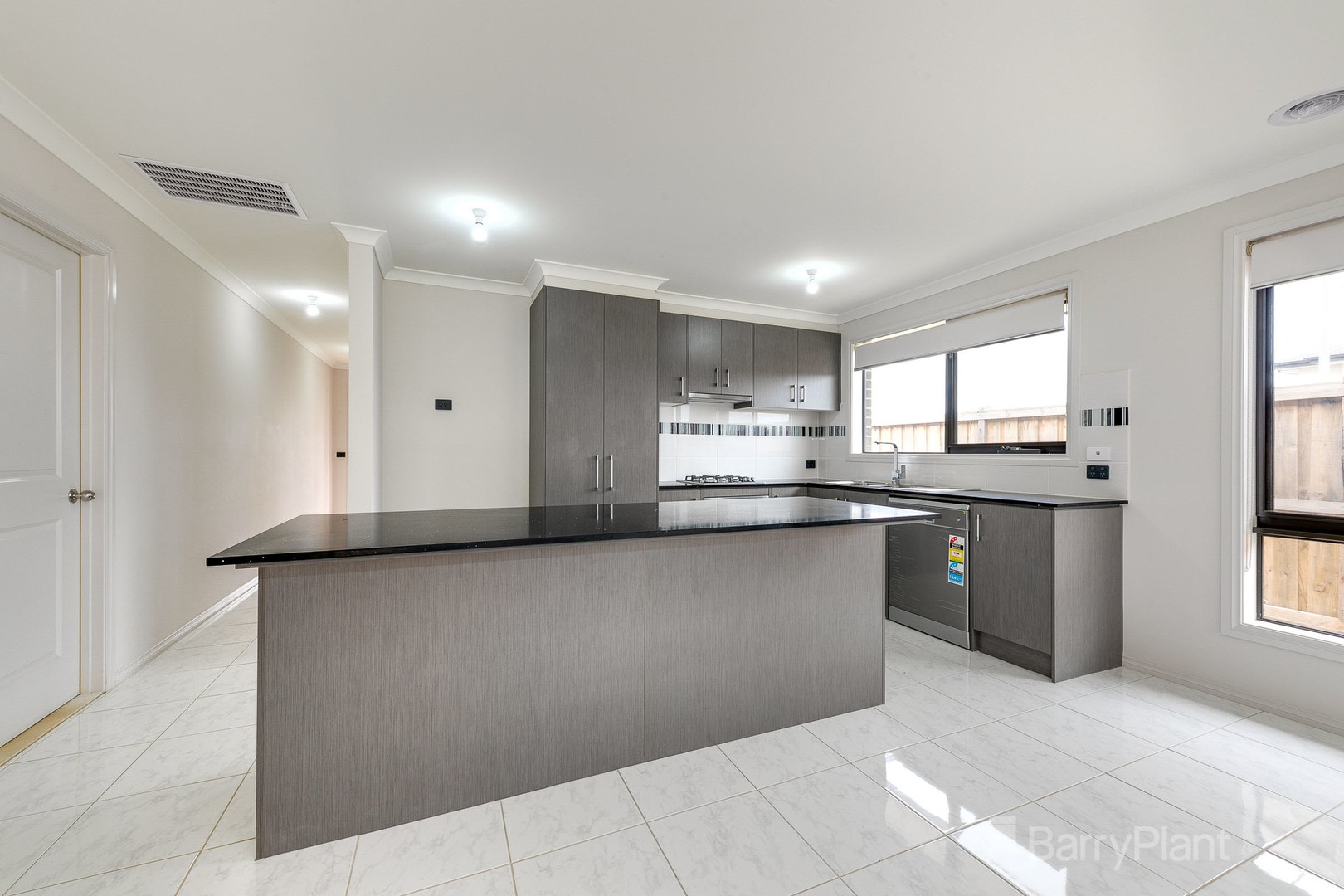10 Sallen Street, Clyde North, VIC 3978, Clyde North - Thumbnail 3